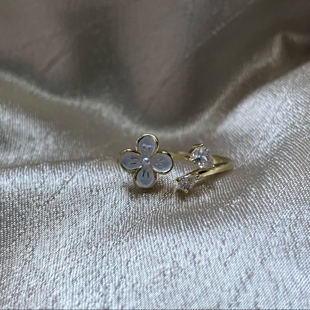 Flower Ring - Picture 5 of 5